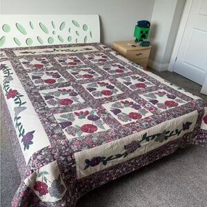 Vintage Handmade Applique Floral Quilt